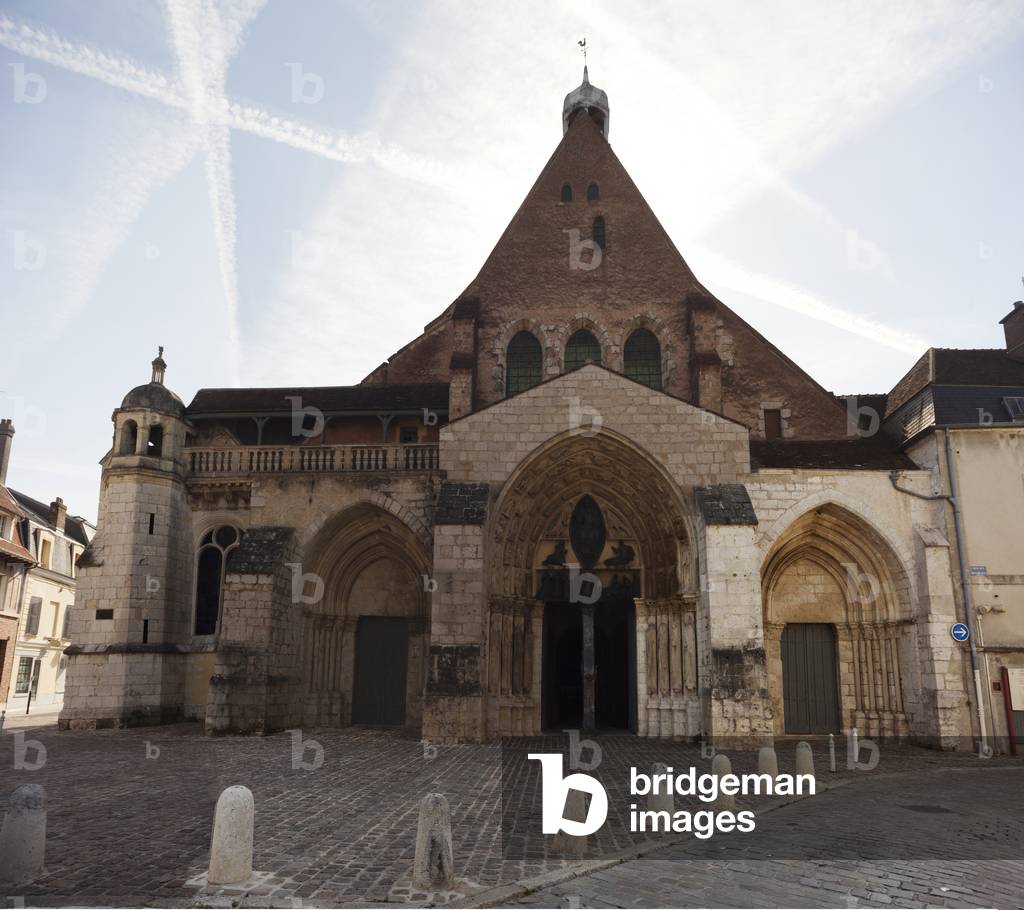 Former priory (Ancien prieuré Saint-Ayoul). The church (Église Saint-Ayoul). Exterior. West façade. 12th - 16th century.