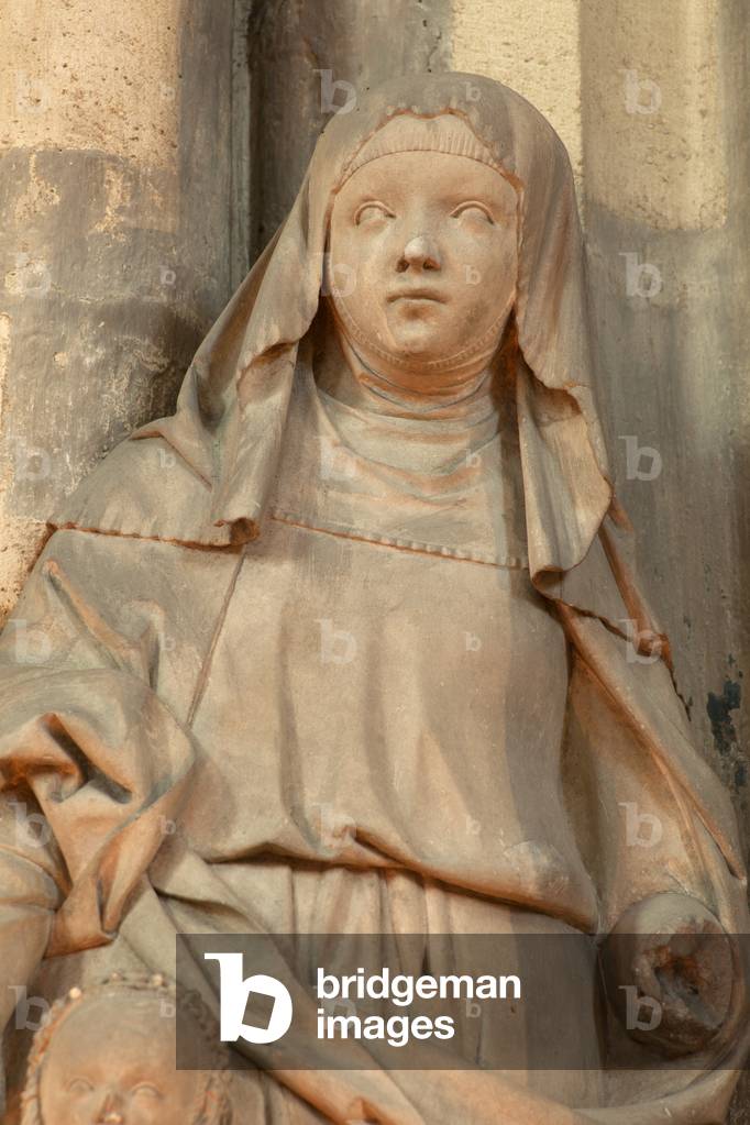Cathedral (Cathédrale Saint-André). Interior. Statue. A woman with a girl.