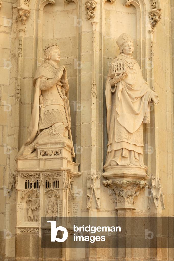 Cathedral (Cathédrale Saint-Pierre). Interior. West.