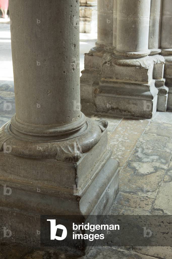 Cathedral (Basilique-cathédrale Saint-Gervais-et-Saint-Protais). Interior. The ambulatory. Pillars basements. 13th century.