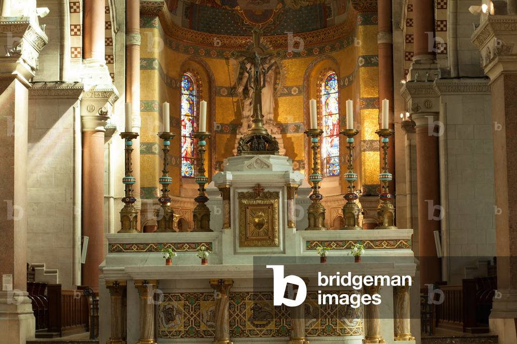 High altar, Interior, Basilique Notre-Dame de Brebières, Albert, Hauts-de-France, Somme, France (photo)