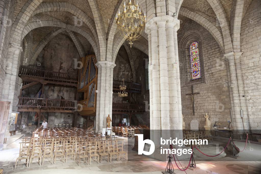 Church L'église Saint-Sauveur. Interior. 12th century.