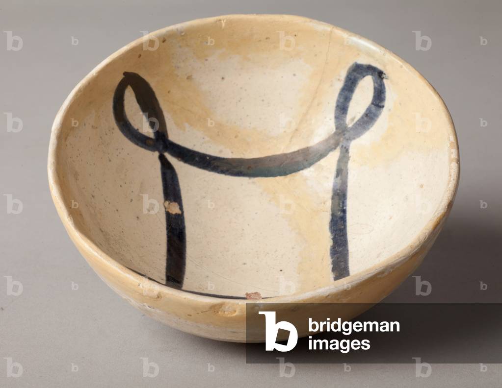 Museum Museu Comarcal de Cervera. Collections. A bowl. Blue decoration. Manises, segle XV. Museum inventory no: 1730.