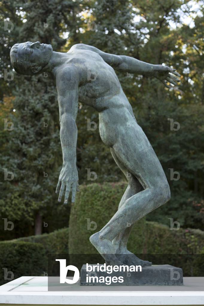 Dutch war memorial (Nederlands Ereveld/Cimetière d'Honneur Néerlandais). Sculpture of a nude man. Design Cor Van Kralingen. Stoxen gieterij, Leiden.