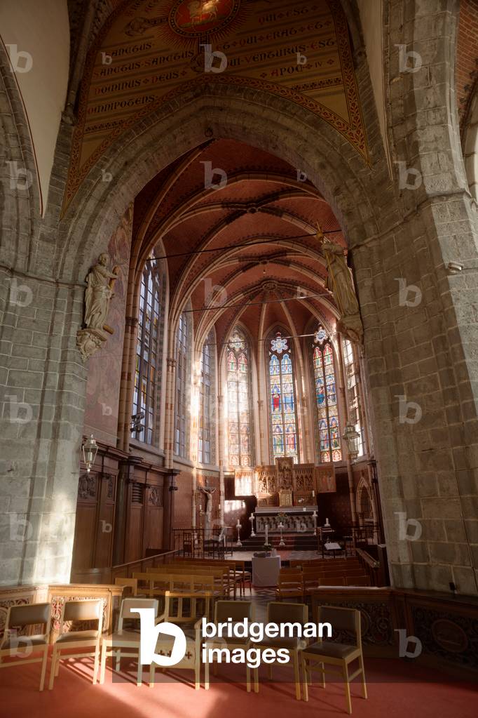 Church (Onze-Lieve-Vrouwekerk). interior.