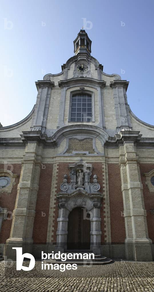 Entrance to the chapel (photo)