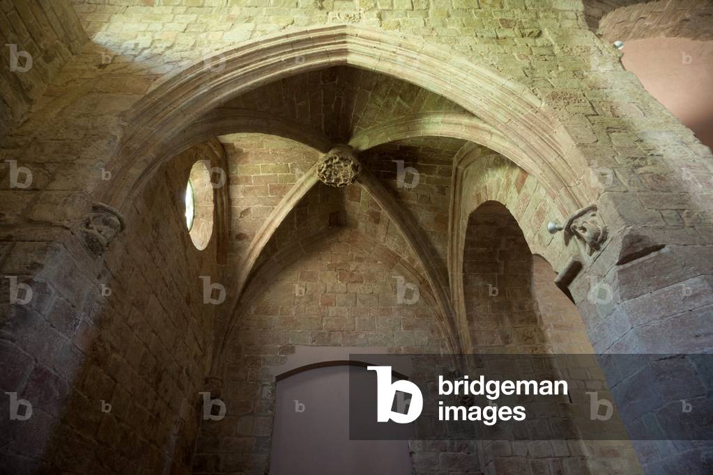 Priory (Priorat de Santa Maria). The church. Interior. The north apse chapel. The vaults. Gothic.