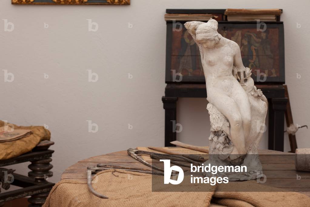 Museum Museu Comarcal de l'Urgell. Reconstruction of the atelier of the painter Antoni Alsina Amils. A plaster sculpture project.