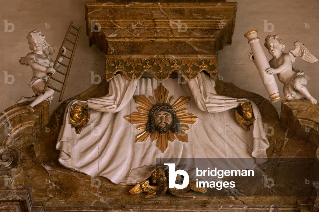 Parish church Opbrakel, (Sint-Martinuskerk). Interior. South aisle, altar. Detail, top.
