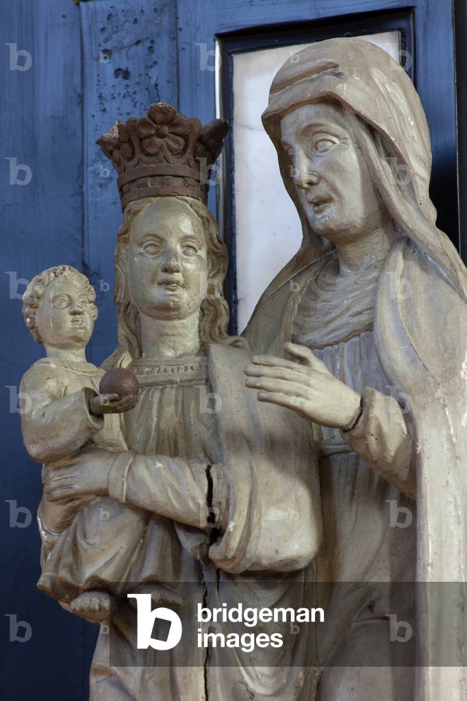 Parish church (Rozebeke, O.L.Vr. Bezoekingkerk). Interior. A statue. Madonna and Child with Saint Anne. Polychrome wood.