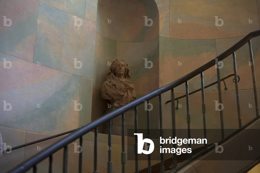 Nohant. The castle of George Sand (Le château de George Sand). Interior. The entrance. The staircase.
