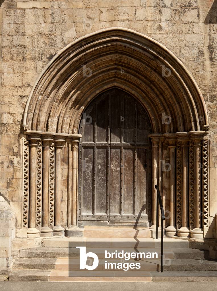 Cathedral. Exterior. The nave. The entrance portal. Gothic. 12th - 13th century.