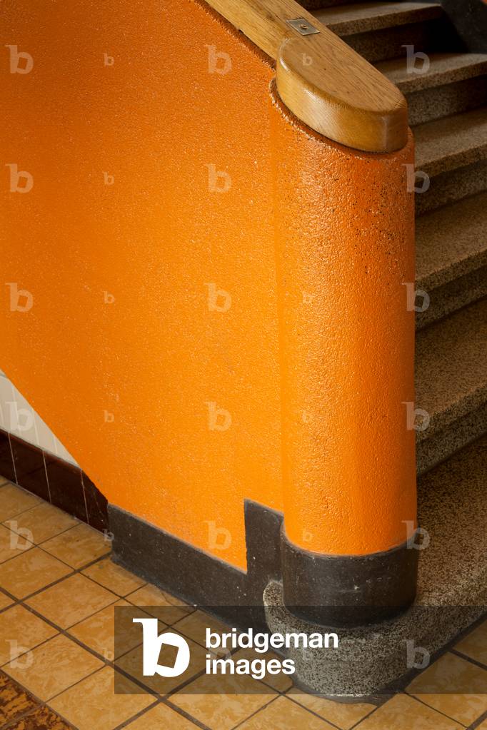Fortstraat. School complex ( Koninklijk Atheneum). Interior. Staircase. Detail rail.