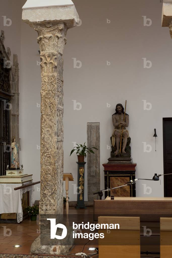Church (Iglesia del Salvador). Interior. A column (La pilastra de El Salvador). Detail. The capital and bas-reliefs. Visigothic.