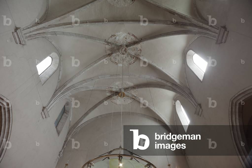 Parish church (Església Sant Pere d'Or). Interior. The vaults.