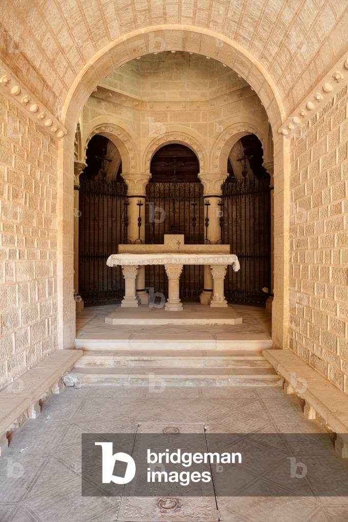 Ribelles. The family chapel. Interior. The nave. Modernism/eclecticism.