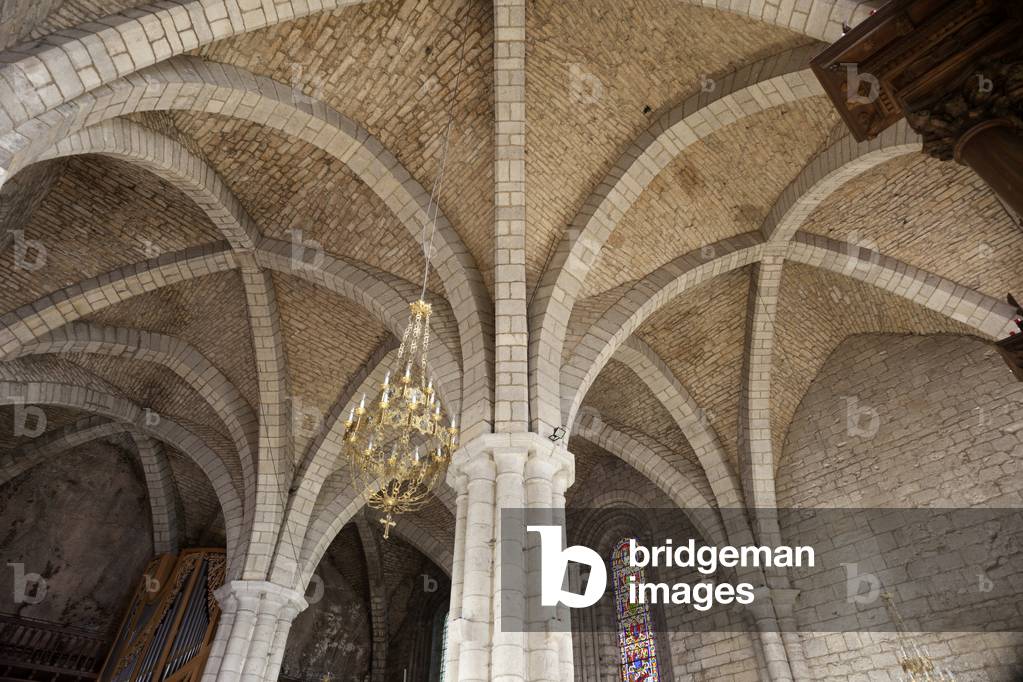 Church L'église Saint-Sauveur. Interior. The vaults. 12th century.