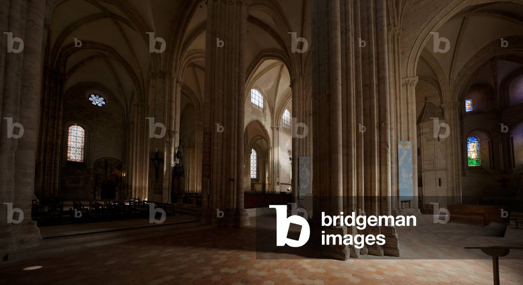 Collegiate church (Collégiale Notre-Dame-du-Fort). Interior. South aisle, the nave and transept. Gothic. 12th century.