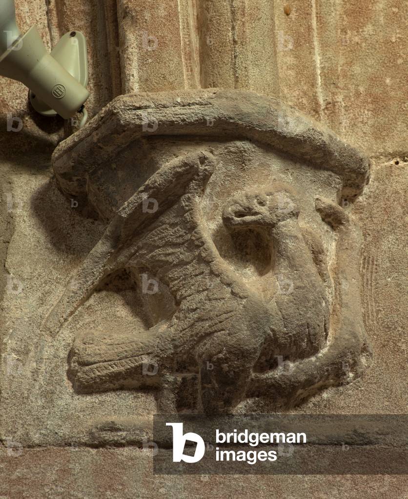 Priory (Priorat de Santa Maria). The church. Interior. The north apse chapel. A corbel. Gothic.