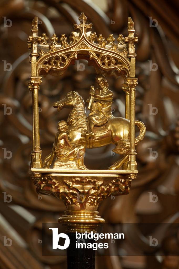 Parish church (Sint-Martinuskerk Mater). Interior. A procession walking stick. Saint-Martin in cupper.