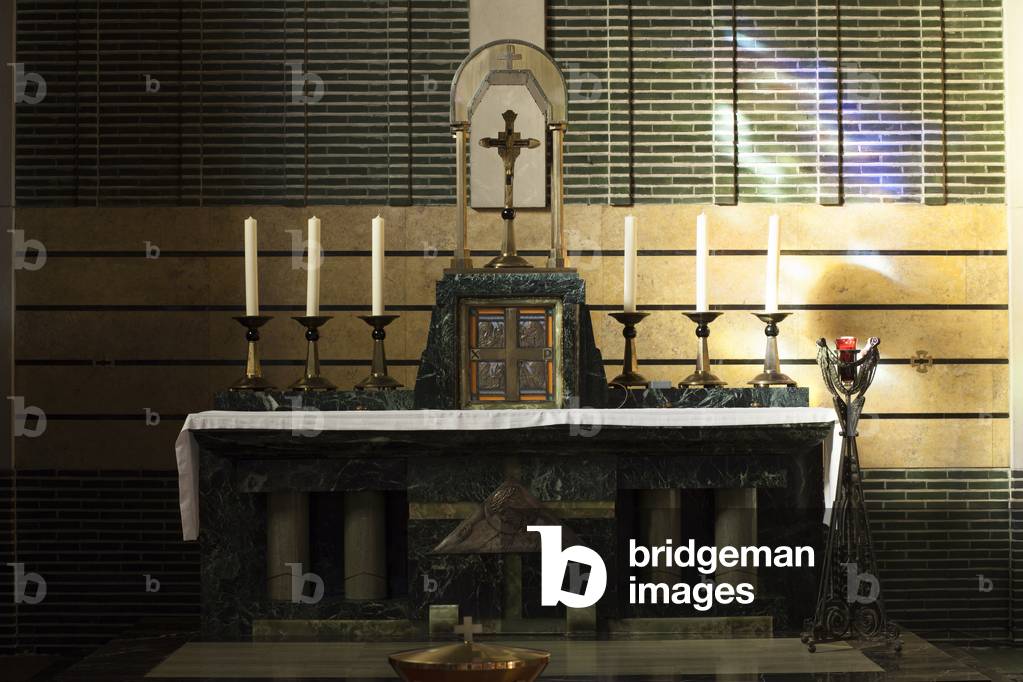 Altar, Sint-Gabriël Church, De Marolle, Kruishoutem, Oost-Vlaanderen, Belgium (photo)