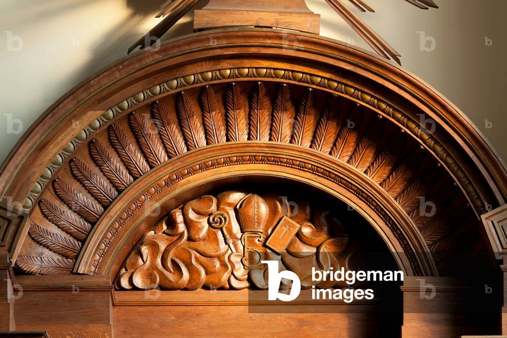 Maarke. Parish church (Sint-Eligius). Interior. An altar. Detail.