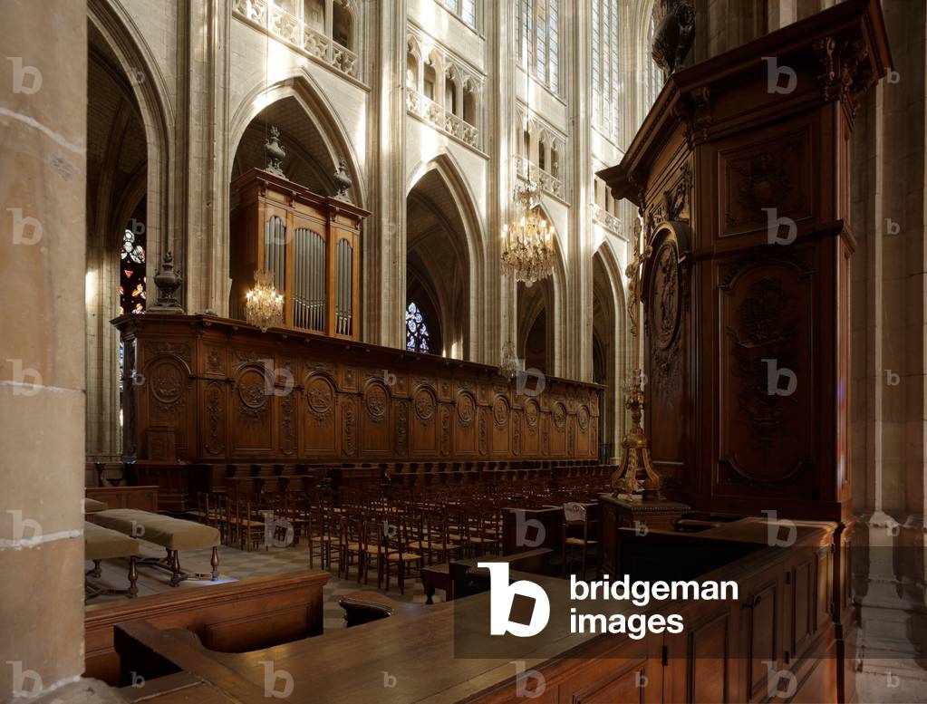 Cathedral (Cathédrale Sainte-Croix). Interior. The choir and the stalls (begin 18th century).