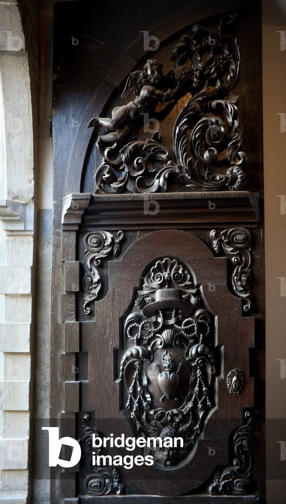 Parish church (Sint-Stefanuskerk, (Kerk Paters Augustijnen). Exterior. Entrance porch. Baroque. Detail of the door.