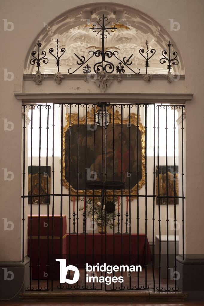 Parish church (Iglesia de San Gil). Interior. A chapel. The fence.