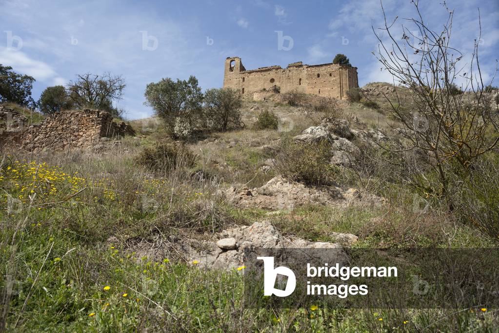 Castle (Castell de Montmagastre). The church. South. Ruins.