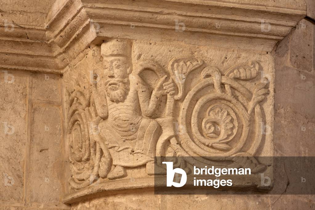 Collegiate church (Collégiale Notre-Dame-du-Fort). Interior. South aisle, west part. A capital.