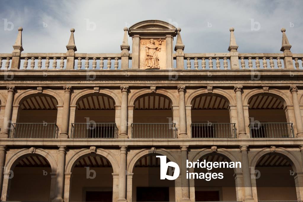 Main faculty (Colegio Mayor de San Ildefonso). Patio.