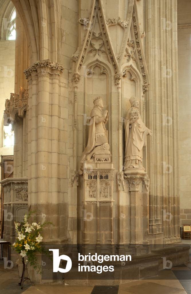 Cathedral (Cathédrale Saint-Pierre). Interior. West.