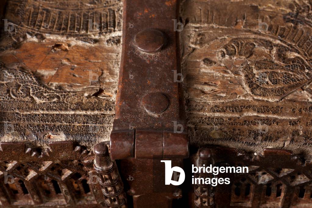 Parish museum. Trunk. Wood with iron handle and decoration. Detail. Gothic. Before 1480.