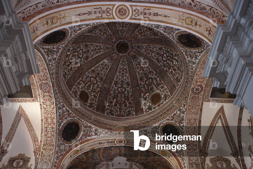 Parish church (Iglesia de San Agustín). Interior. Wall paintings. Baroque. The cupola. 17th century.