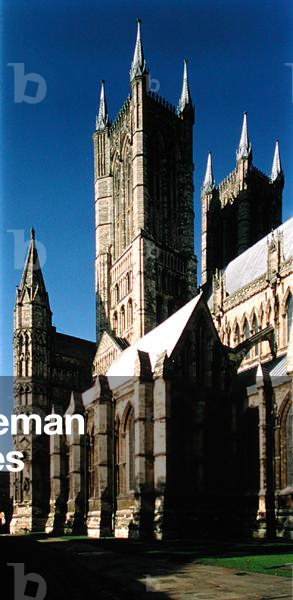 View of the west towers of Lincoln Cathedral (photo)