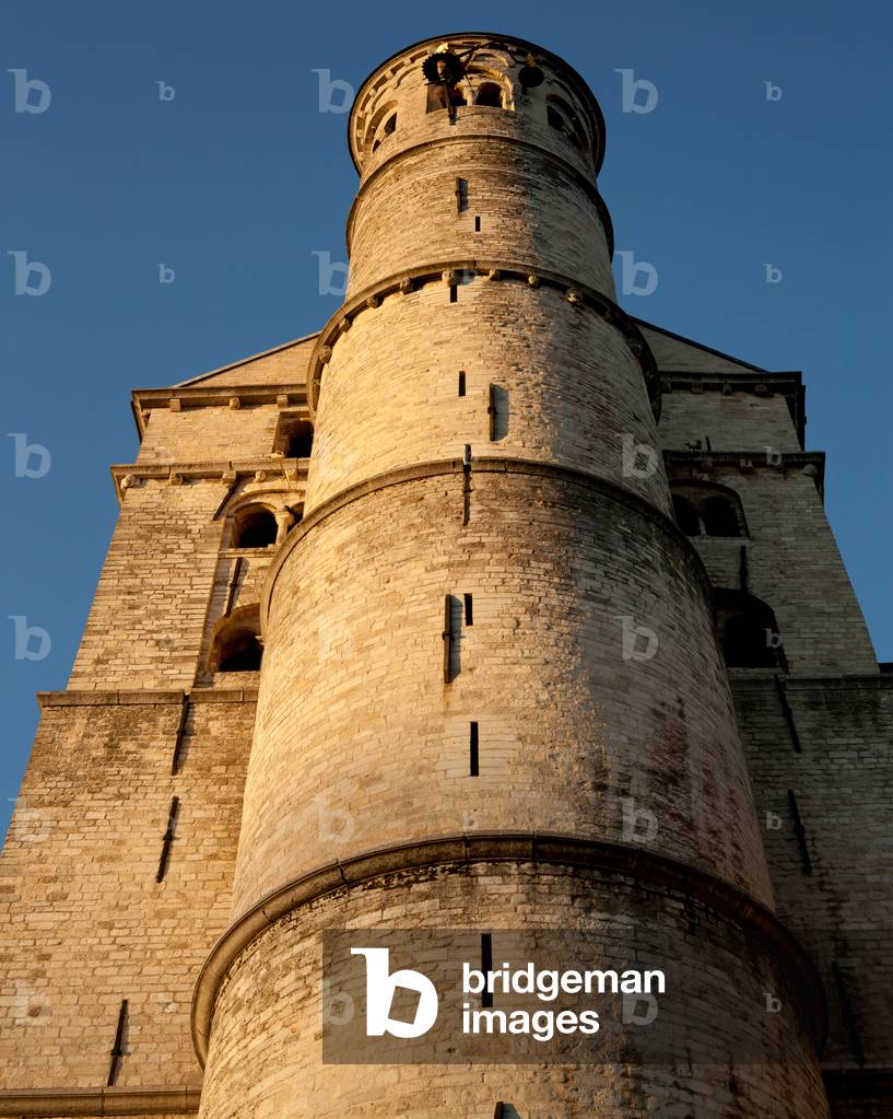 Collegiate church. 1096. Romanesque. Exterior. Tower with staircase. South.