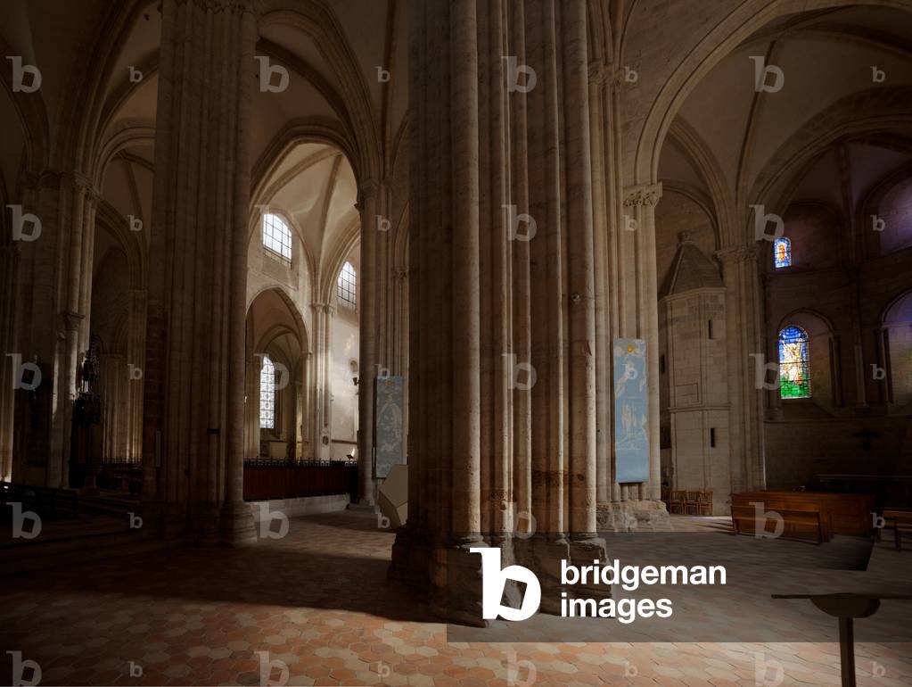 Collegiate church (Collégiale Notre-Dame-du-Fort). Interior. South aisle and transept. Gothic. 12th century.