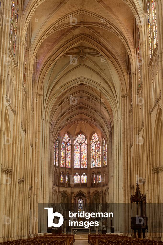 Cathedral (Cathédrale Saint-Pierre-et-Saint-Paul). Interior. The choir. Gothic. 13th century.