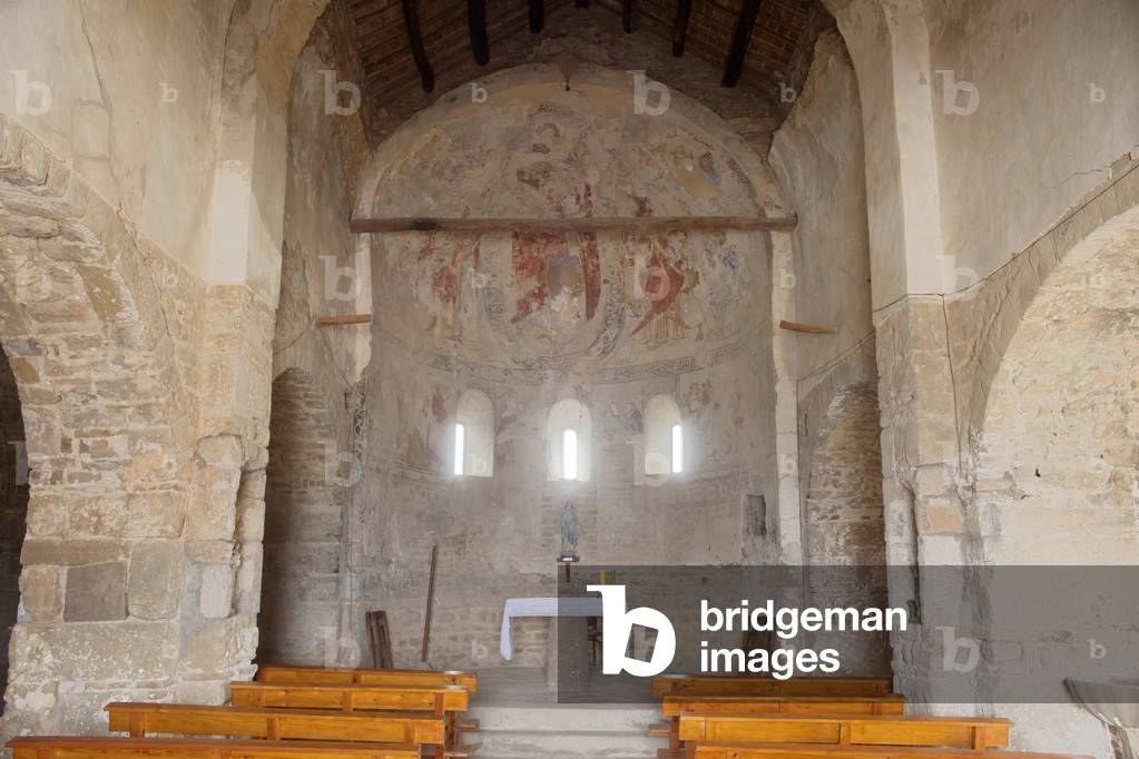 El Palau de Rialb. The church. Interior.The nave. Romanesque. 12th century (photo)