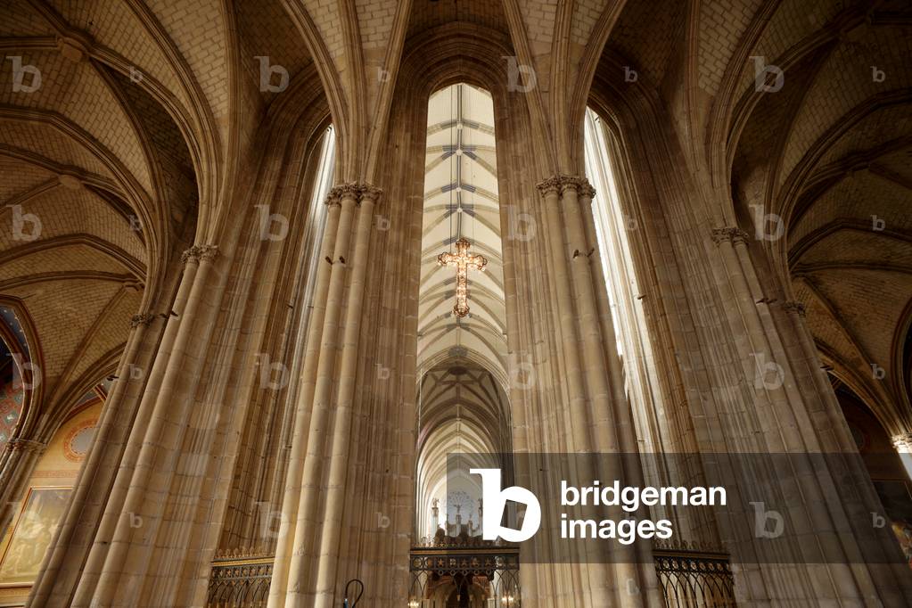 Cathedral (Cathédrale Sainte-Croix). Interior. The ambulatory. Gothic. Reconstruction 17th - 19th century.