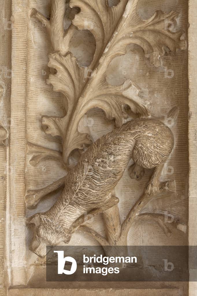 Church (San Juan de los Reyes (former monastery (Monasterio de San Juan de los Reyes). The cloister. Detail. The portal to the church. End 15th century.