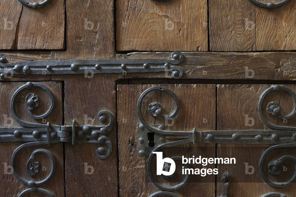 Cathedral (Cathédrale Notre-Dame). Interior. South. A chapel. A wardrobe. Detail. Wood and ironwork. 14th century (?). Gothic.