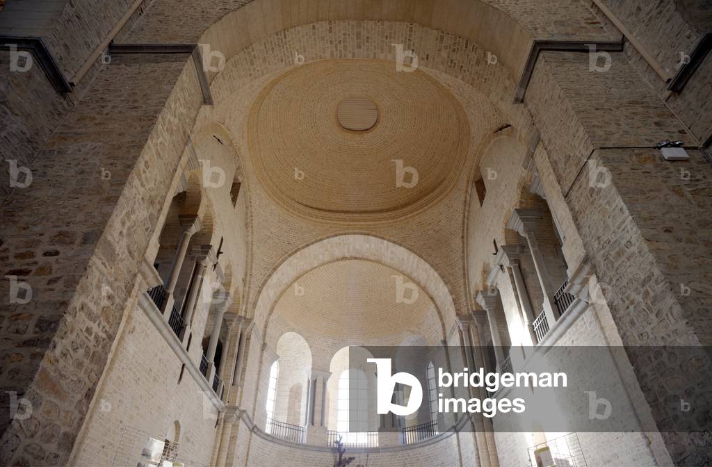 Collegiate church. 1096. Romanesque. Interior. The cloir vaults.
