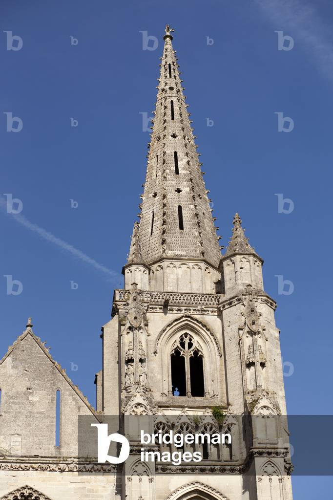Former abbey (Abbaye de Saint-Jean-des-Vignes). The church. Exterior. West façade. Right tower. Ruins. Gothic. 13th - 14th century.