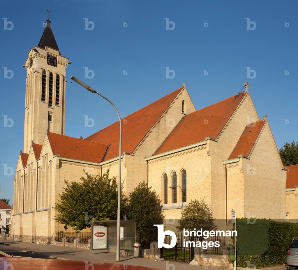 Parish church (Heilig-Hartkerk). Exterior. Modernism.