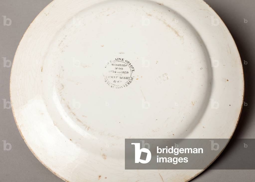 A dish. War scene with Napoleon Bonaparte. Reverse. Stamp. Museum inventory no: 1884.