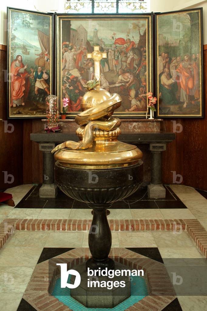 Parish church Heestert (Onze-Lieve-Vrouw Tenhemelopnemingkerk Heestert). Interior. The baptismal font.