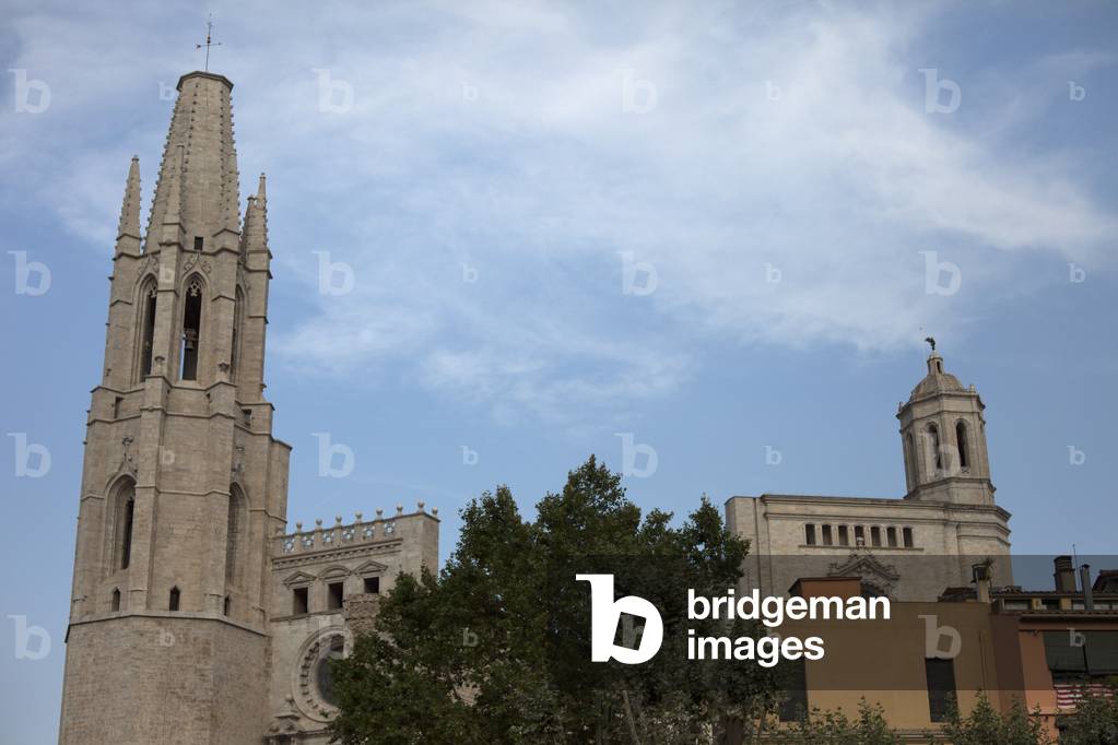 The church (Sant Feliu). Exterior. The tower. The cathedral.