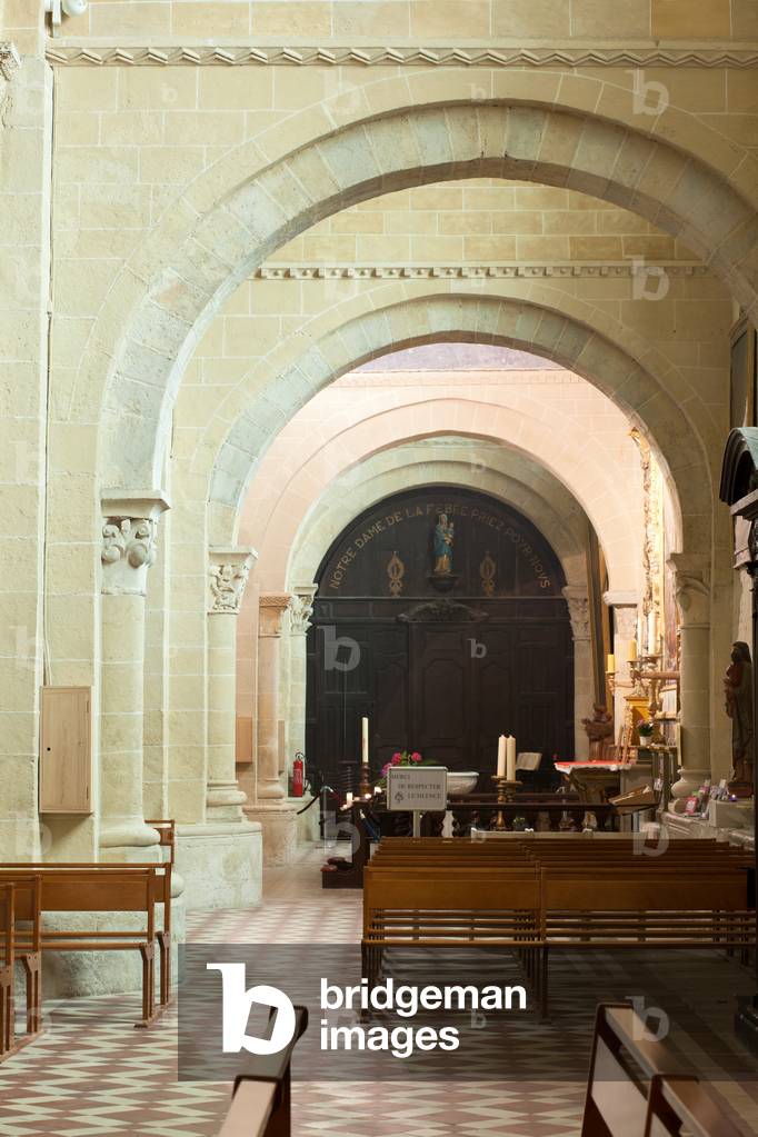Cathedral (Cathédrale Notre-Dame-de-l'Assomption de Lescar). Interior. South aisle.
